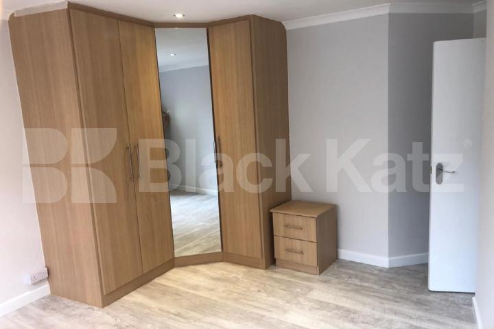 Superbly located modern period conversion  Borough High Street, Borough